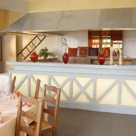 Logis Restaurant L'auberge Normande Hotel 2*