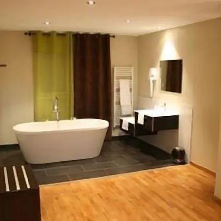 Hotel Logis Restaurant L'auberge Normande Carentan