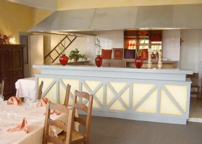 Logis Restaurant L'auberge Normande ホテル 2*