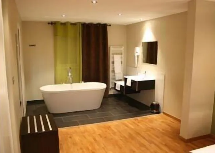 ホテル Logis Restaurant L'auberge Normande カランタン