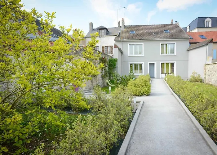 Logis Restaurant L'auberge Normande ホテル