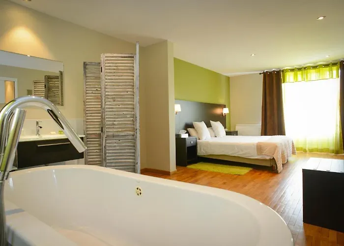 ホテル Logis Restaurant L'auberge Normande