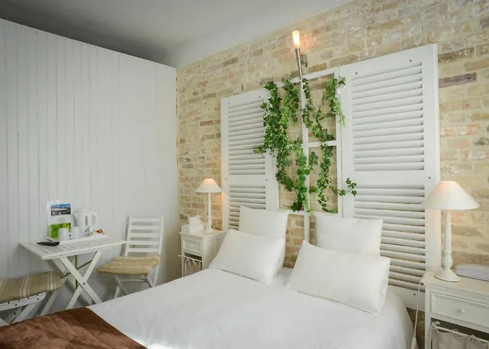 ホテル Logis Restaurant L'auberge Normande カランタン