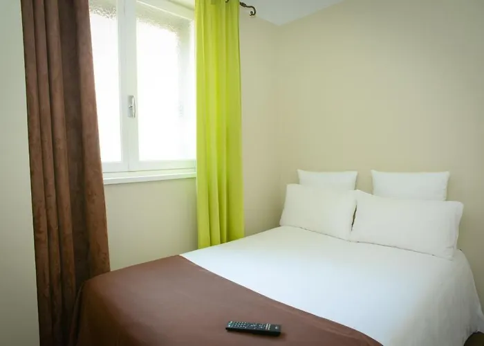 ホテル Logis Restaurant L'auberge Normande カランタン