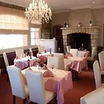 Hotel Logis Restaurant L'auberge Normande Carentan