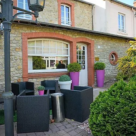 Logis Restaurant L'auberge Normande Hotel 2*