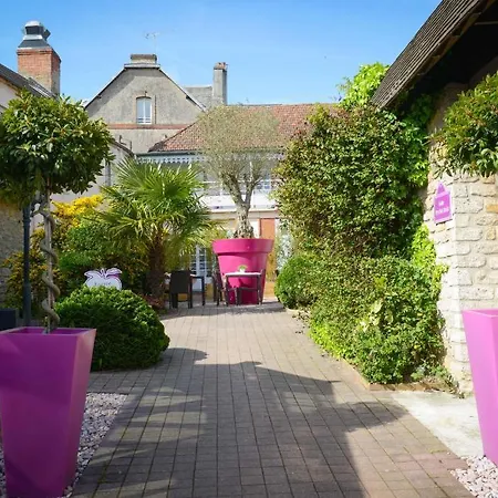 Logis Restaurant L'auberge Normande Карантан