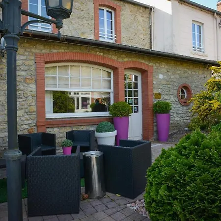 Logis Restaurant L'auberge Normande Отель 2*