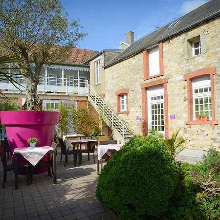Logis Restaurant L'auberge Normande Отель Карантан