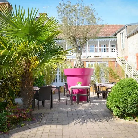 Logis Restaurant L'auberge Normande Карантан