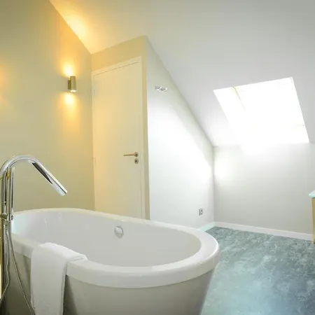 Отель Logis Restaurant L'auberge Normande Карантан