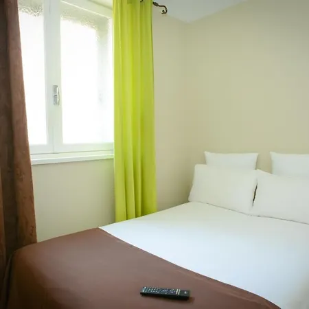 Отель Logis Restaurant L'auberge Normande Карантан