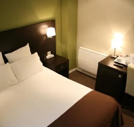 Logis Restaurant L'auberge Normande فندق كارُتو