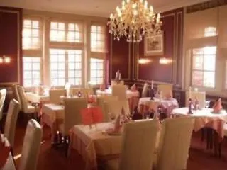 Hotel Logis Restaurant L'auberge Normande Carentan