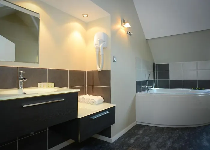 Logis Restaurant L'auberge Normande Hotel 2*