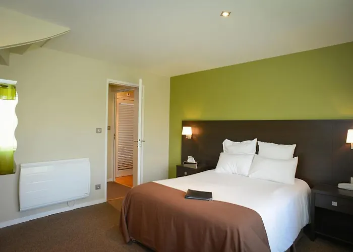 Hotel Logis Restaurant L'auberge Normande Carentan